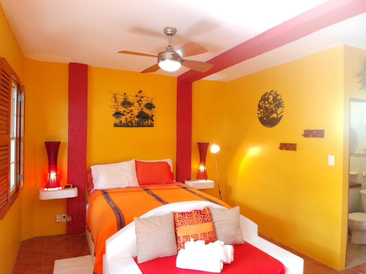 Seaside Cabanas Hotel Caye Corker Kültér fotó