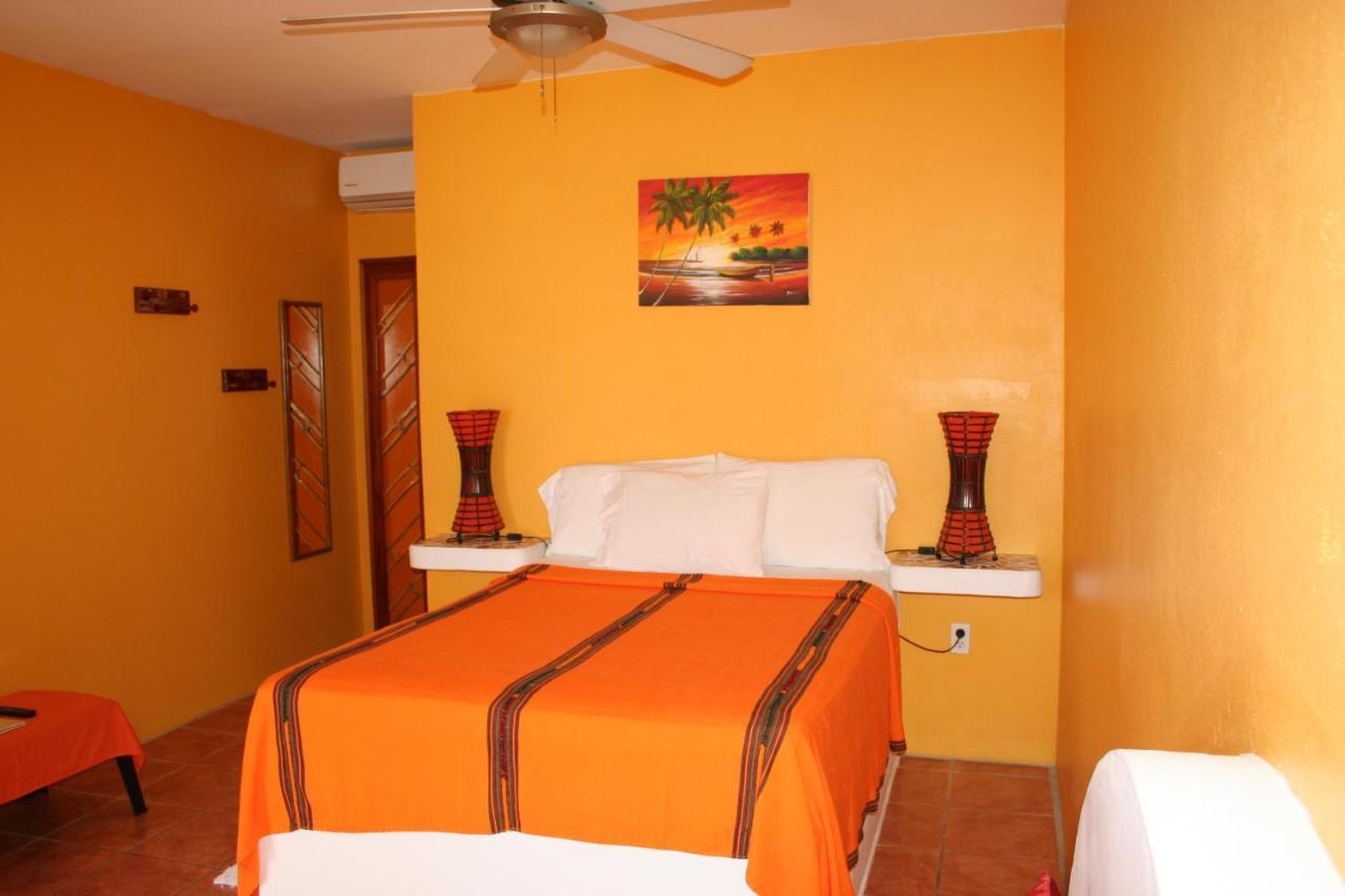 Seaside Cabanas Hotel Caye Corker Kültér fotó
