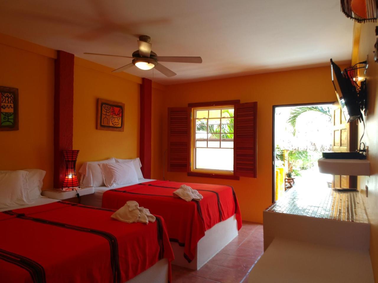 Seaside Cabanas Hotel Caye Corker Kültér fotó