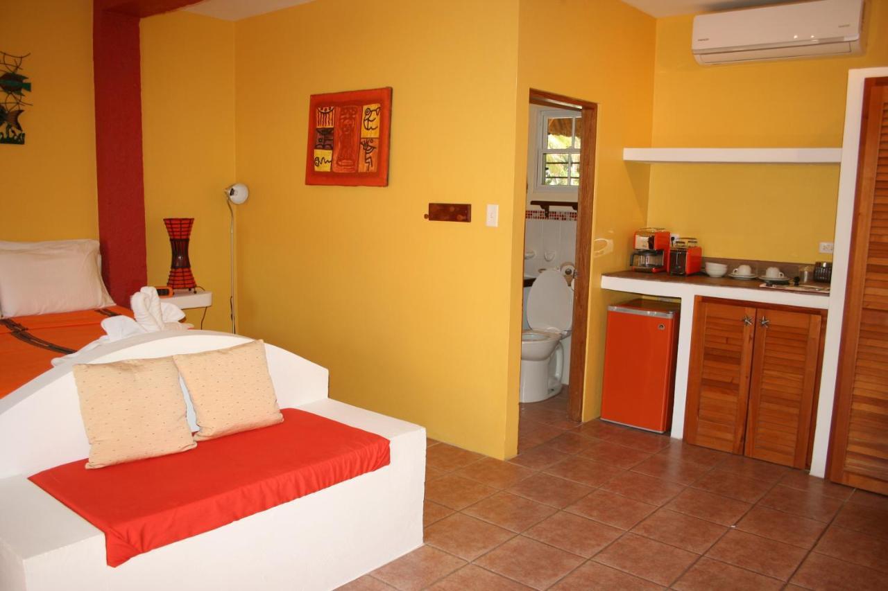 Seaside Cabanas Hotel Caye Corker Kültér fotó