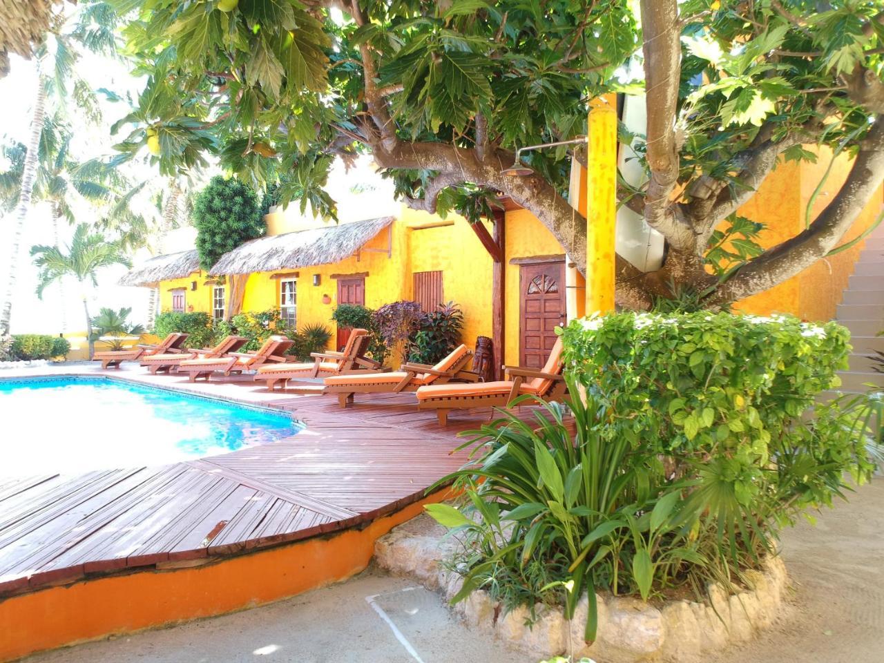 Seaside Cabanas Hotel Caye Corker Kültér fotó