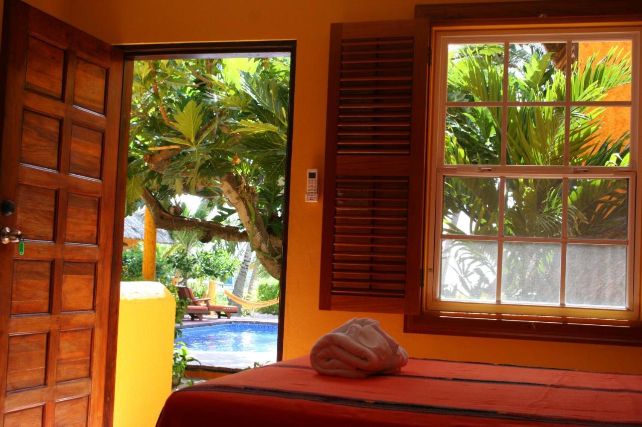 Seaside Cabanas Hotel Caye Corker Kültér fotó