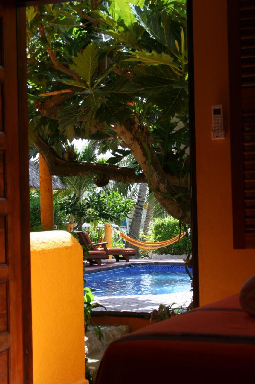 Seaside Cabanas Hotel Caye Corker Kültér fotó